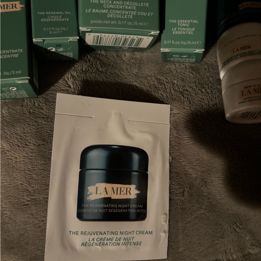 La Mer Skincare Collection in Teal and Peach - Picture 5 of 7